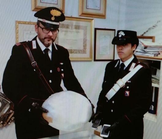 Nascosti con un pacco di droga arrestati 2 giovani vicino a locale 