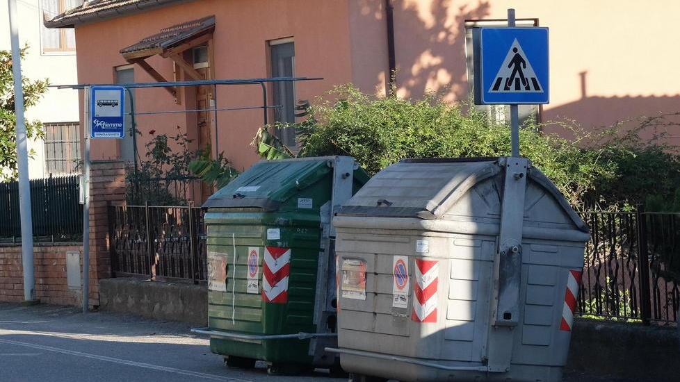 Lascia uno scatolone fuori dal cassonetto Multato per 500 euro