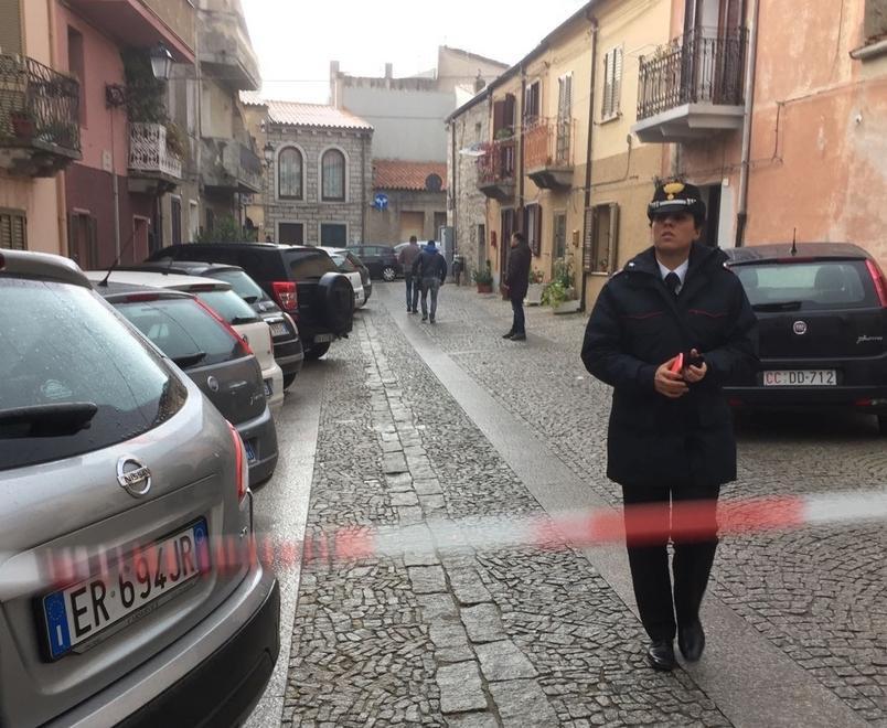La moglie l’abbandona lui spara e la ferisce 