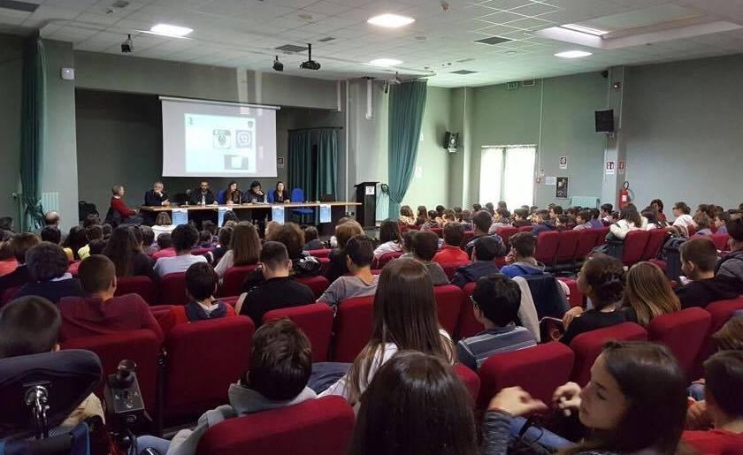 Internet e pericoli nascosti seminario per 350 studenti 
