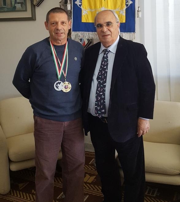 Due successi per Gaspare Cervo L’applauso del sindaco di Padru
