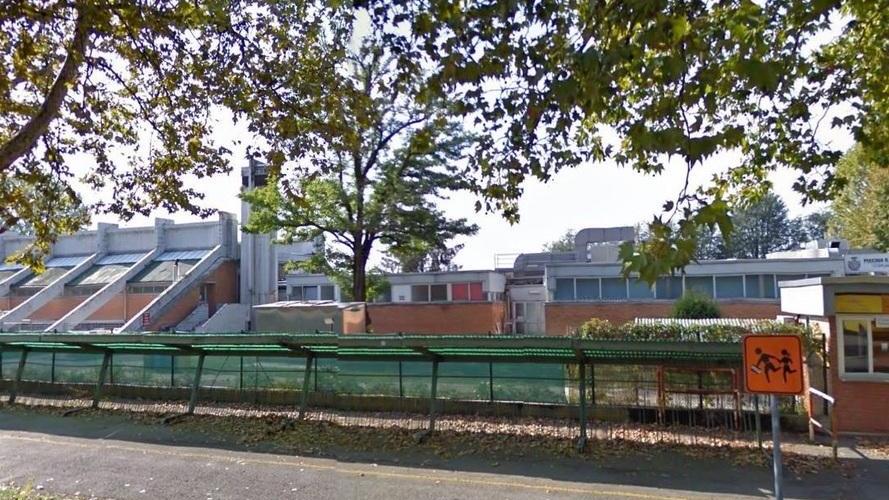 Il pedofilo torna in carcere per gli atti sessuali in piscina