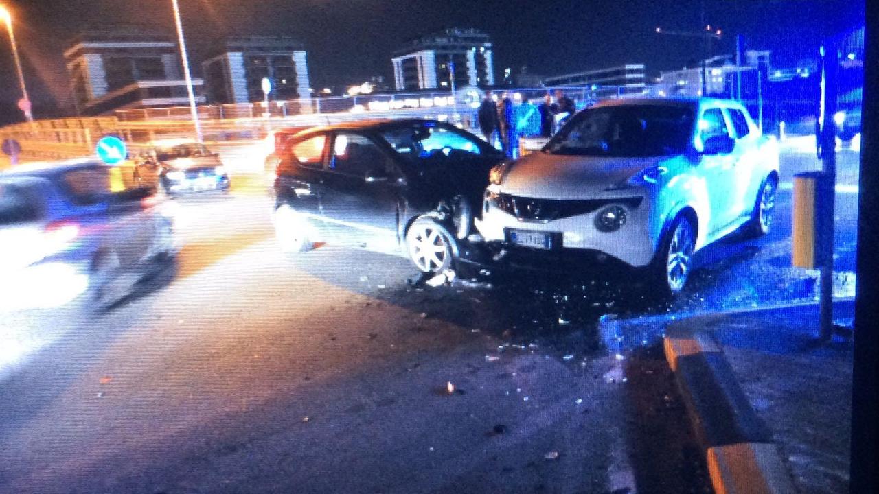 Cagliari, scontro tra auto in via San Paolo: due feriti