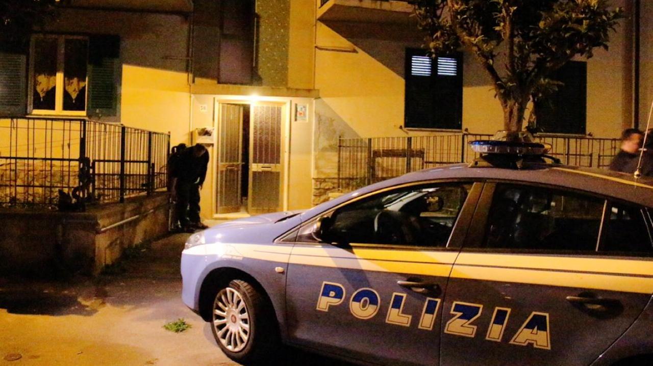 Preso per il collo e scaraventato a terra, anziano rapinato per 45 euro