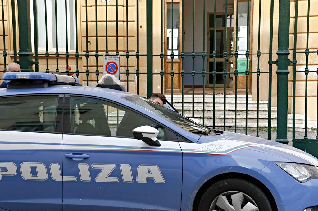 A casa “in malattia d’ufficio” la maestra accusata di abusi 