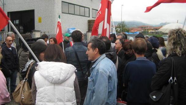 Una manifestazione di dipendenti calzaturieri (Foto Archivio)