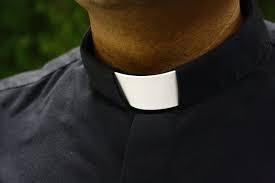 Violenza sessuale e schiavitù in convento, la procura chiede 15 anni per ex prete 