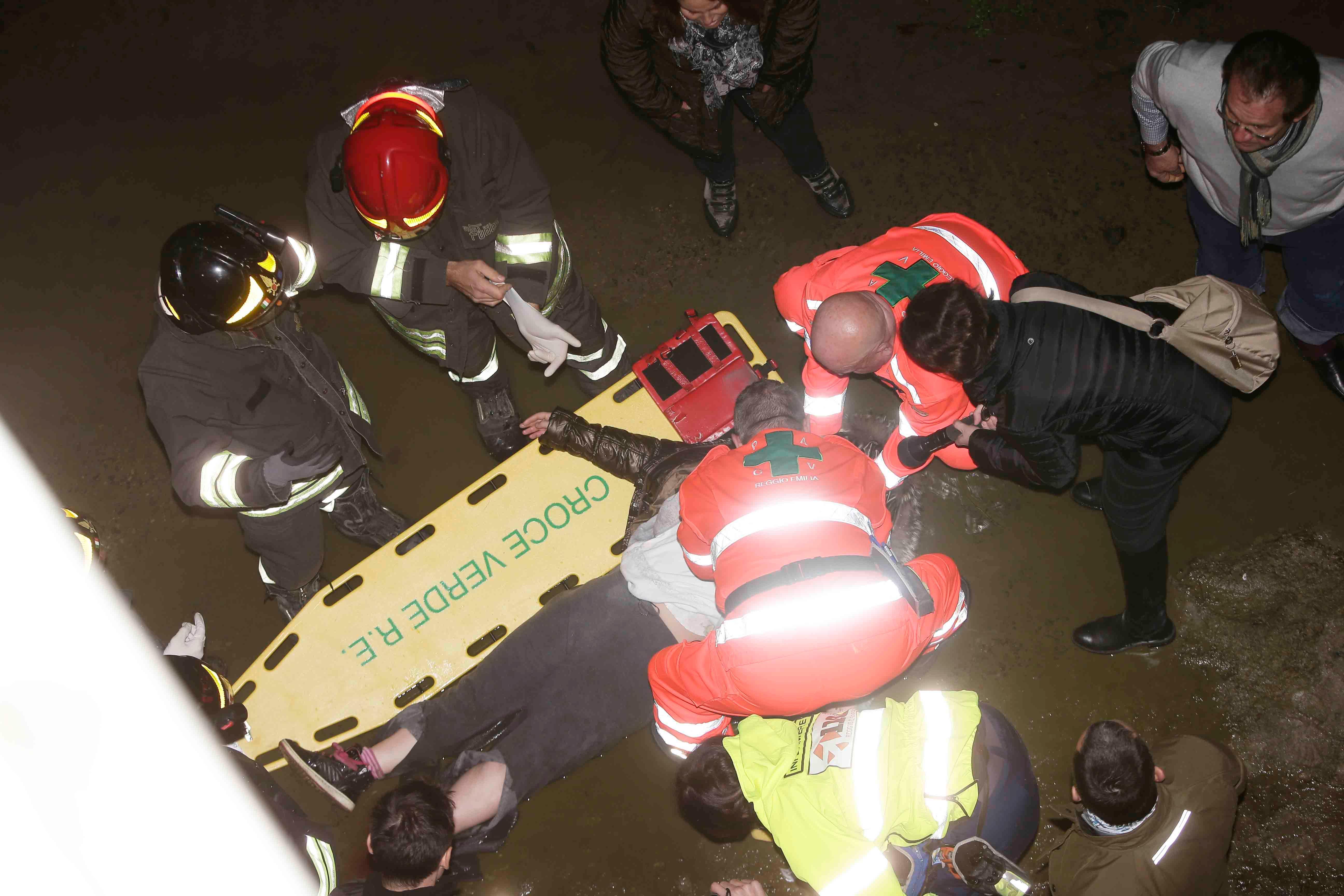 Paura al ponte di San Pellegrino, ragazza si getta nel Crostolo