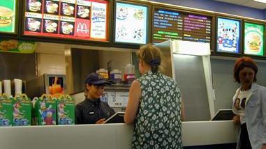 Formazione? Si fa da McDonald’s: tirocinio nei fast food per 200 studenti sardi 