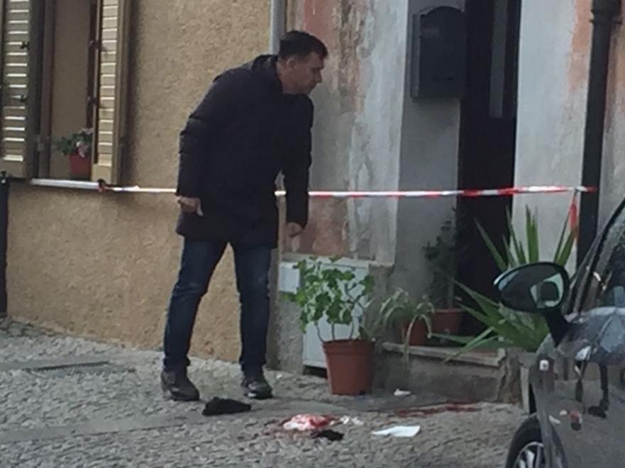 Tempio, spara alla moglie e scappa: «L’amavo, non volevo ucciderla» 