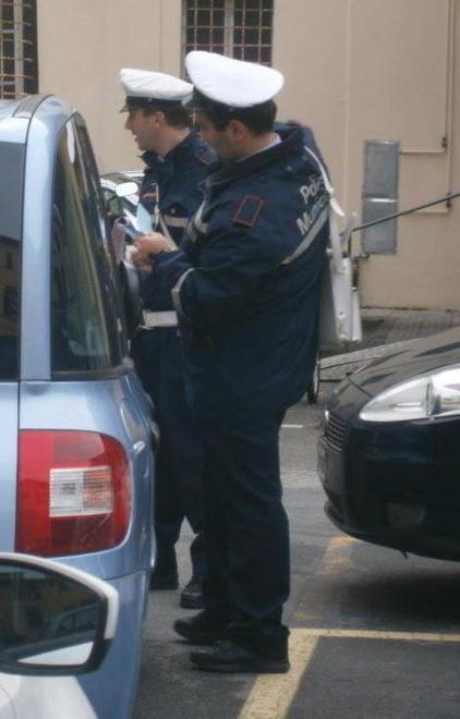 Betti: multe a raffica al PalaCarrara 