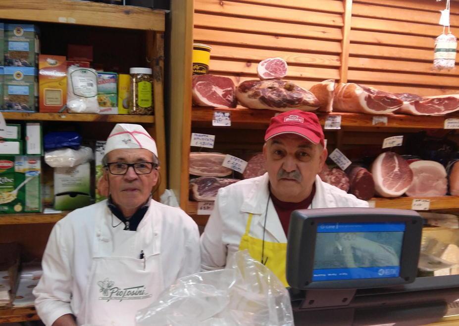 Si finge cliente e ordina poi fa sparire l’incasso 