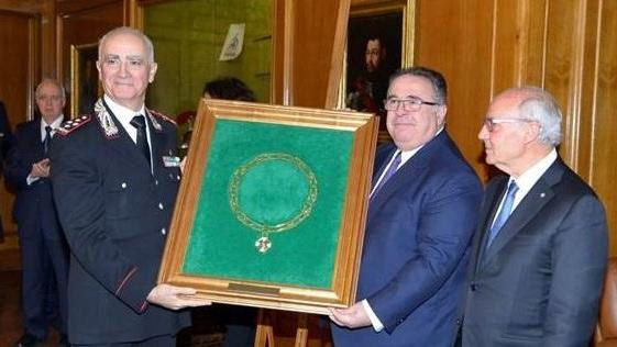 Donate ai carabinieri le insegne del Presidente Ciampi