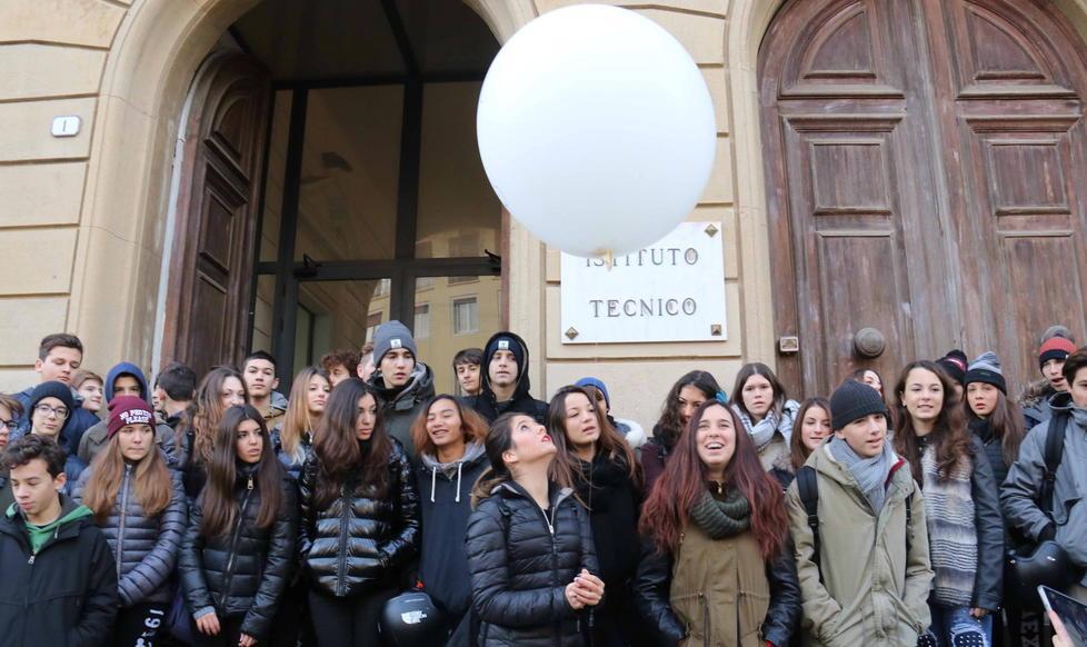 Quei palloncini che ricordano «la nostra prof in Antartide»