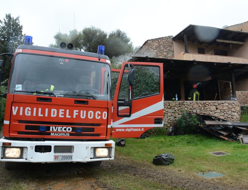 Villino distrutto da un incendio doloso 