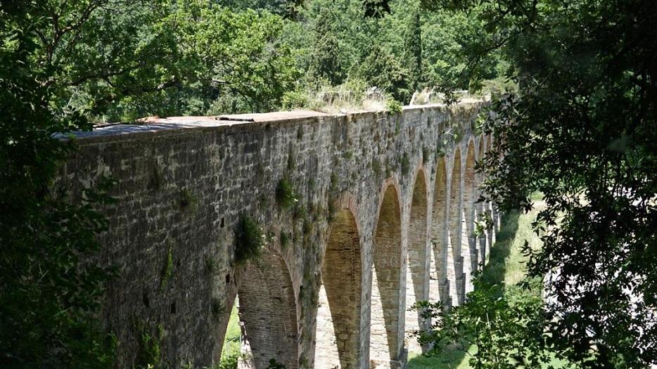 Arcate dell'acquedotto di Colognole (foto Beata Moczydlowska)