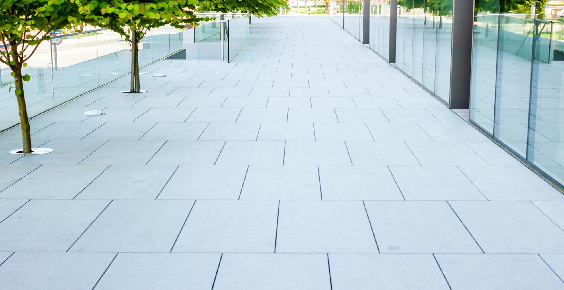 La mattonella sarda intelligente conquista Bruxelles: produce energia camminandoci sopra