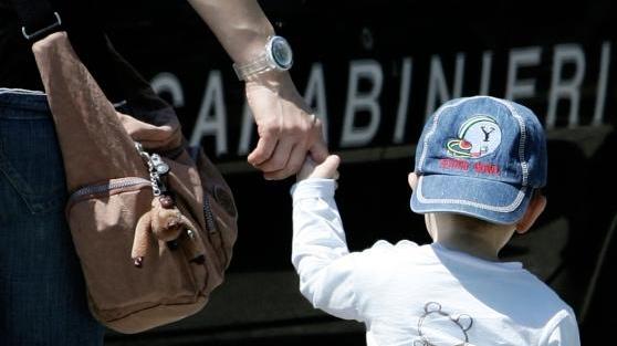 Arrestato un pedofilo seriale, centinaia i casi di abusi sui minori reggiani