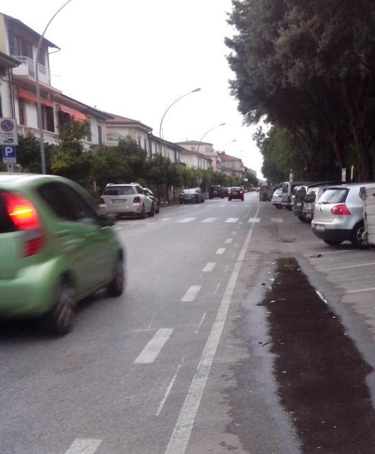 Arrivano le strisce blu in via Fratti 