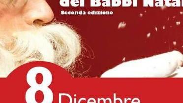 La banda dei babbi natale nel ccn accompagna l’apertura dei negozi