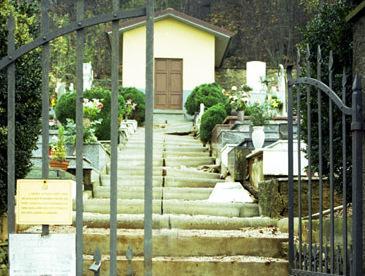 Bufera sul bando per gestire i cimiteri 