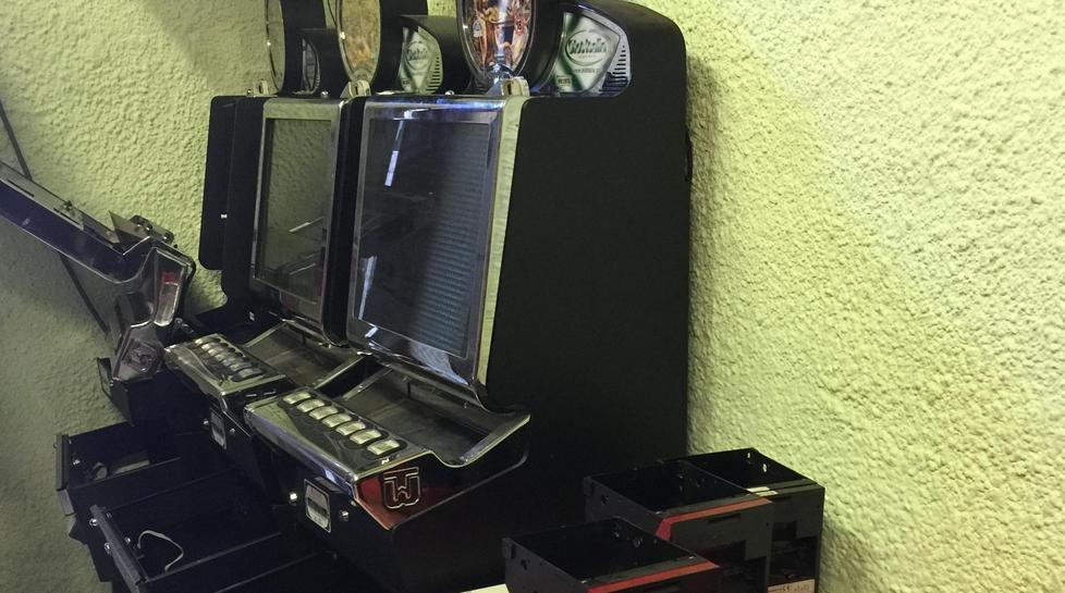 Scassinate le slot machine, bottino da 4mila euro