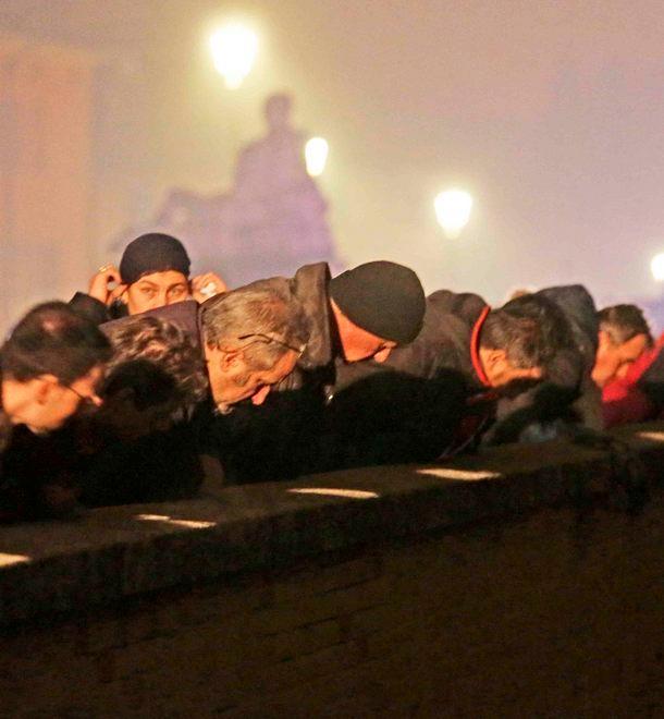 Si getta nel Crostolo davanti alla sorella 