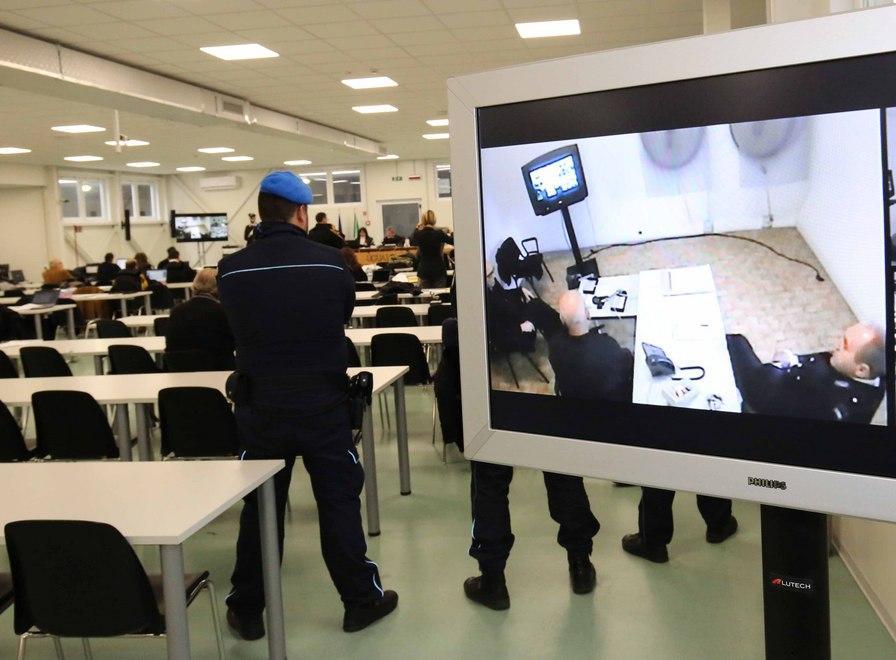 «Gasolio e ghiaia in nero, così arricchivo il clan» 