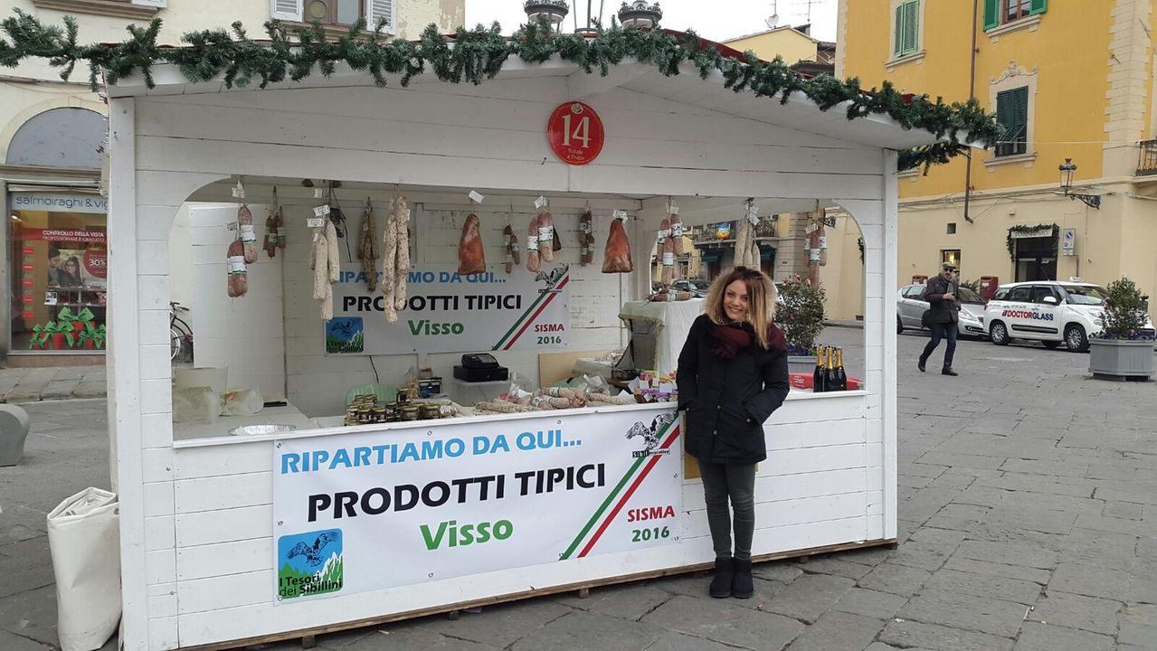 La casetta in piazza Duomo dove sono in vendita i prodotti di Visso