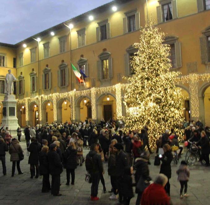 Bene la partenza per i regali, acquisti in anticipo 