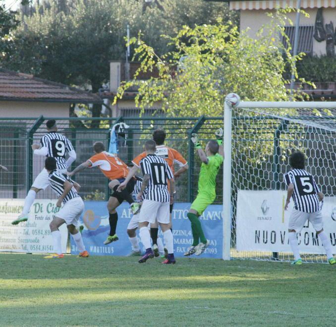 Real Forte-Viareggio, non c’è partita 