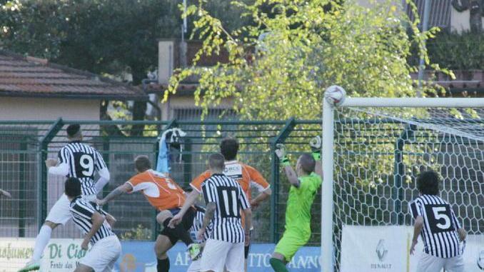 Real Forte-Viareggio, non c’è partita