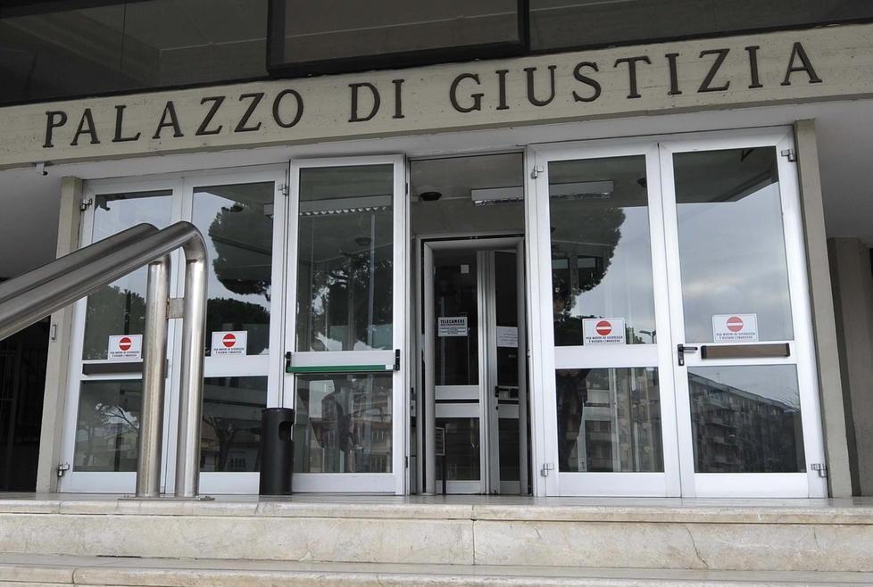 Prese a pugni in faccia un carabiniere