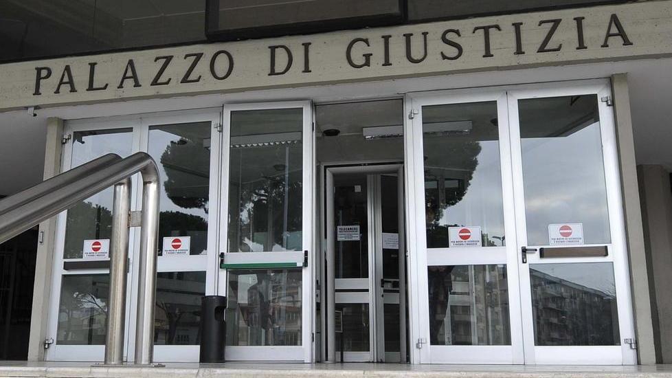 Prese a pugni in faccia un carabiniere