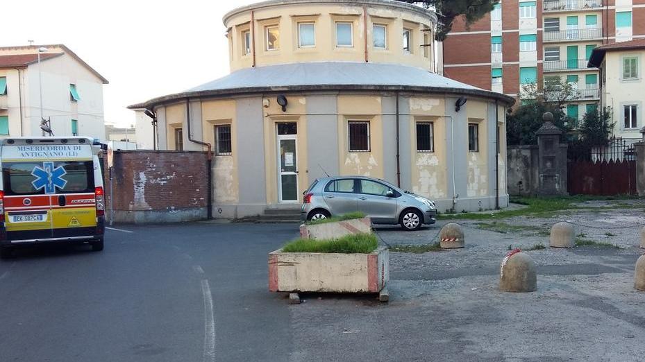 Stop ai furbetti: arriva la rotatoria all’ospedale