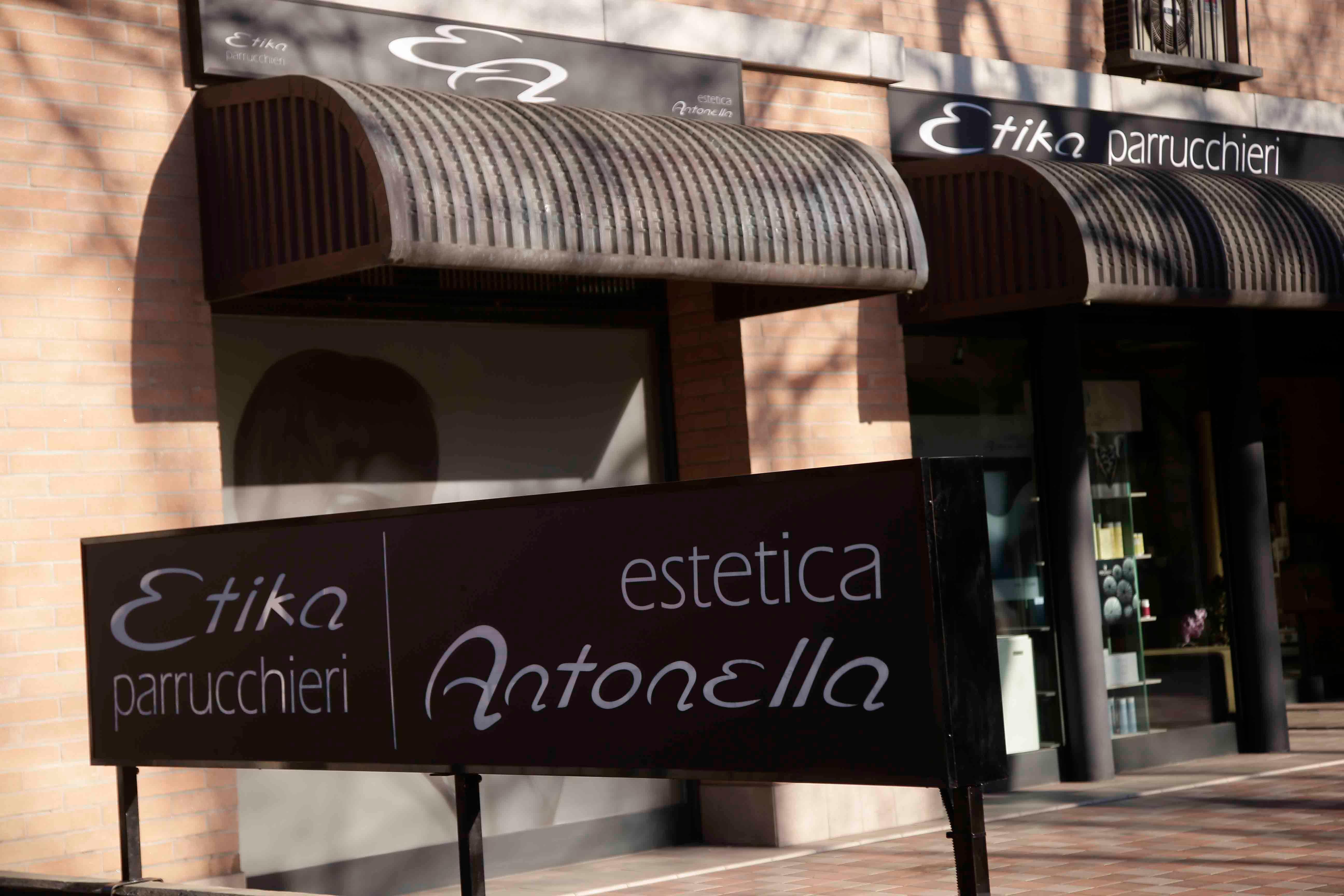 Reggio Emilia, doppia spaccata in via Emilia Ospizio