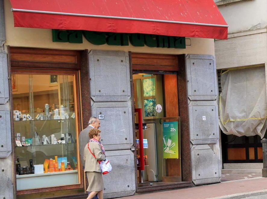 Commessa fa arrestare il ladro 