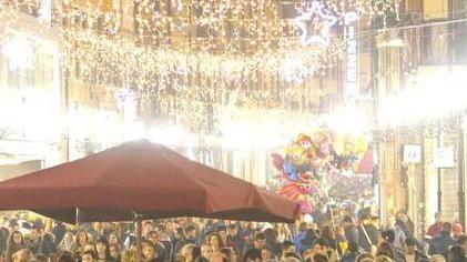 Notte in blu tra arte, musica e shopping
