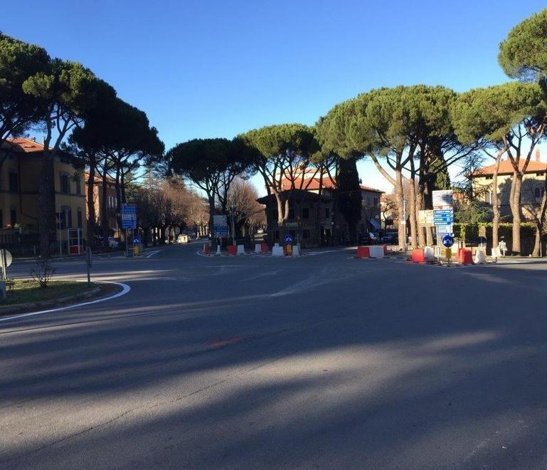 La rotonda della discordia divide gli automobilisti 