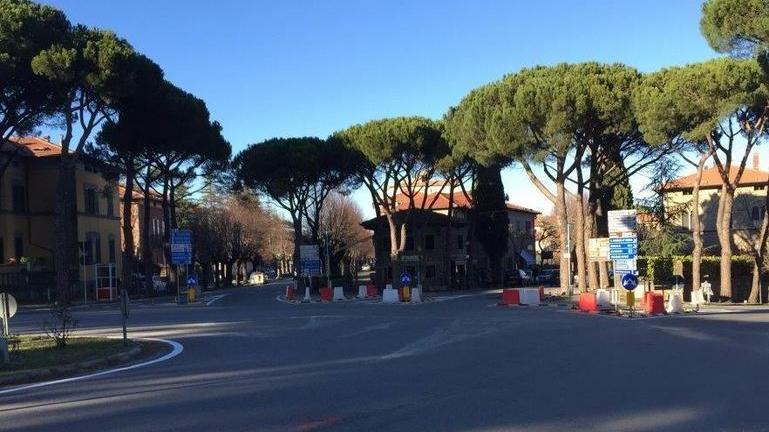 La rotonda della discordia divide gli automobilisti
