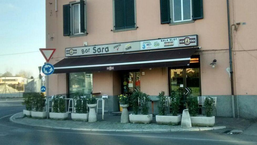 Pestaggio al bar Sara, un agguato vittima fatta uscire con un trucco