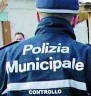 Lo scooter del vigile si scontra con un’auto Contusioni e qualche giorno di riposo 