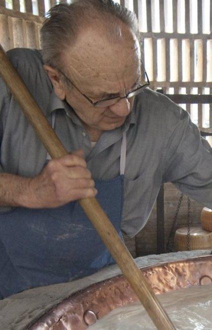 È morto a 89 anni il “Casaron” storico casaro di Villa Aiola