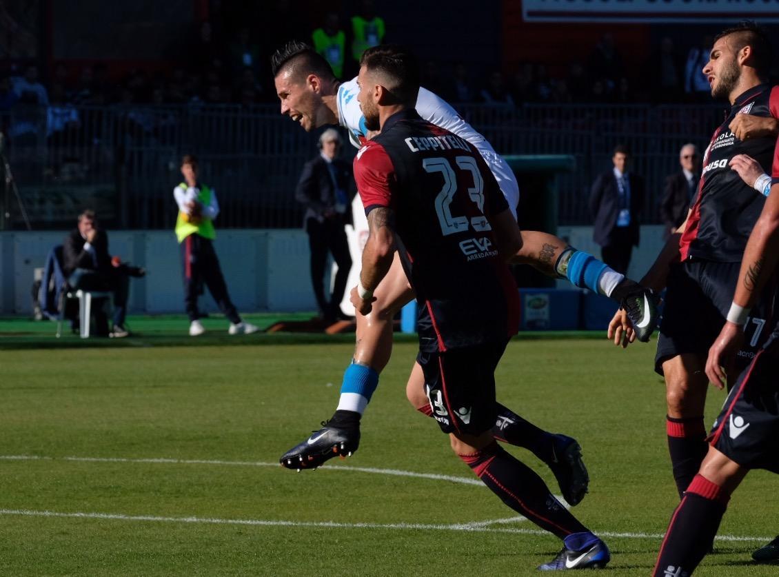 Un'azione al Sant'Elia dove il Cagliari ha giocato contro il Napoli (foto Mario Rosas)