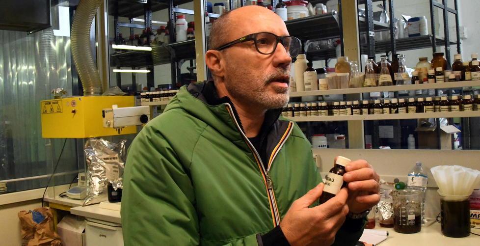 Filippo Zini nel cuore produttivo della Essential