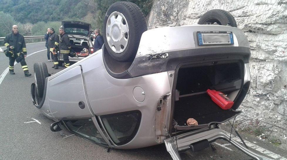Sassari, cappotta a Scala di Giocca nel primo giorno di patente 