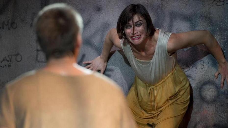 “La pazza della porta accanto” è Alda, poetessa innamorata