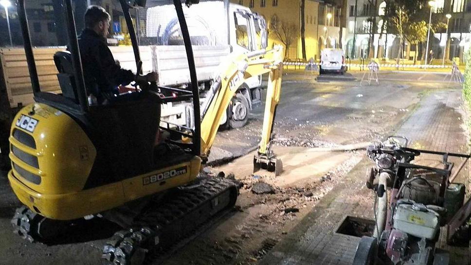 Si rompe un tubo, quartiere sott’acqua