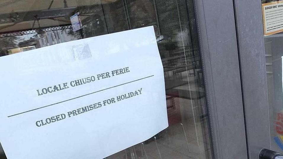 Prima il presidio di protesta poi la chiusura per ferie