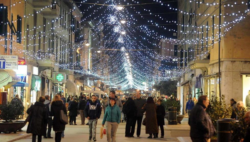 Luminaria a singhiozzo in centro 